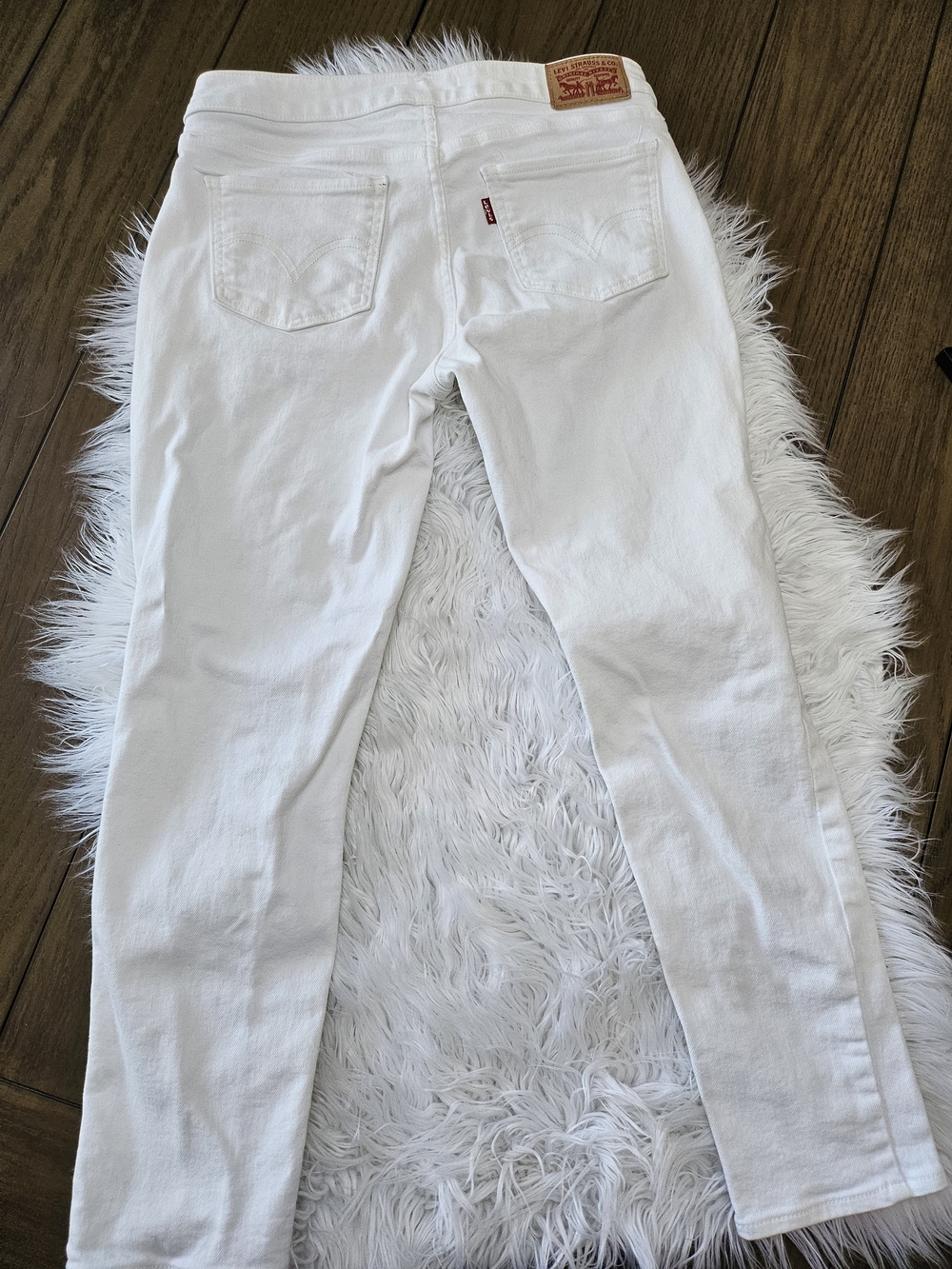 Levi's White Distressed Cropped Ankle Jeans - Picture 3 of 3
